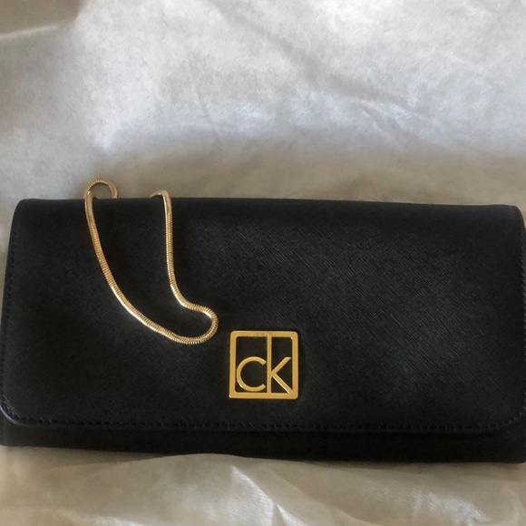 Calvin Klein - Picture 2 of 6